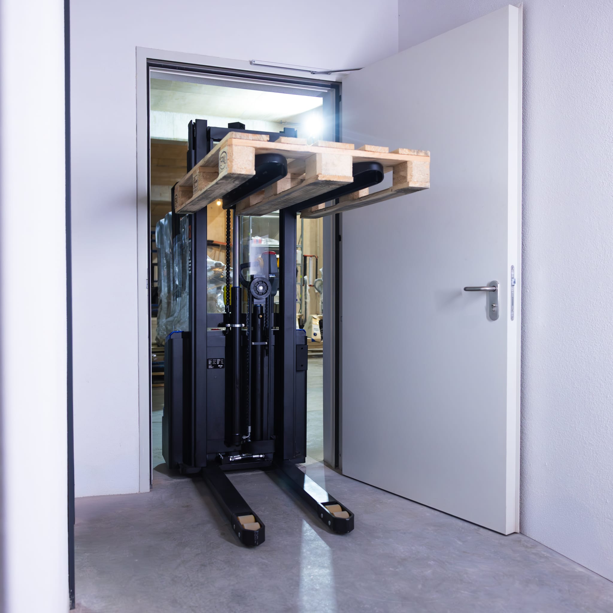 Wózek paletowy PRECISE z proporcjonalnym podnoszeniem i pełnym wolnym podnoszeniem