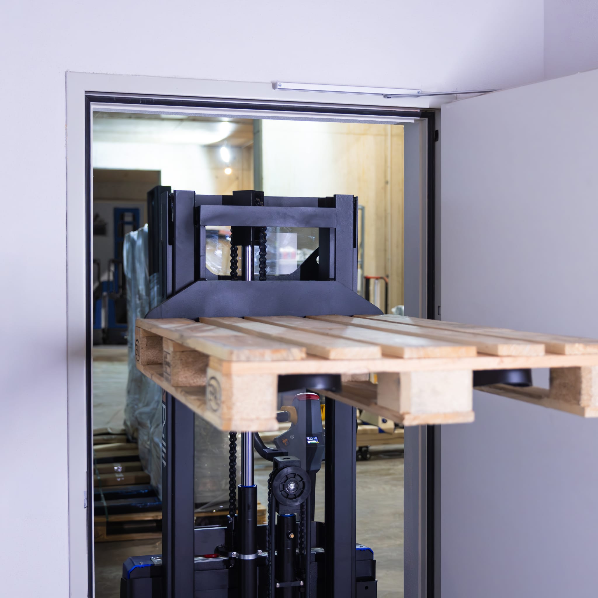 Wózek paletowy PRECISE z proporcjonalnym podnoszeniem i pełnym wolnym podnoszeniem