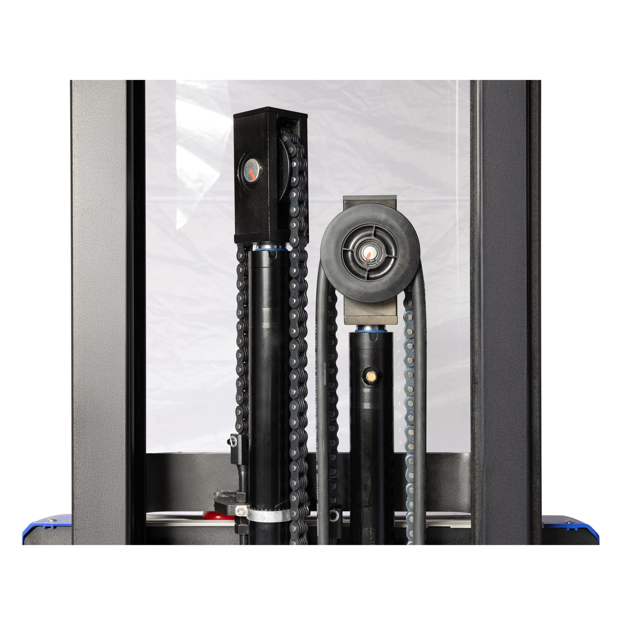 Pedestrian stacker PRECISE with proportional lift and full free lift