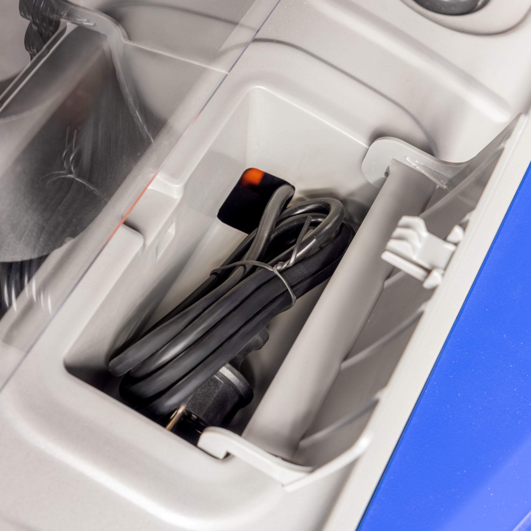 Pedestrian stacker PRECISE with proportional lift and full free lift