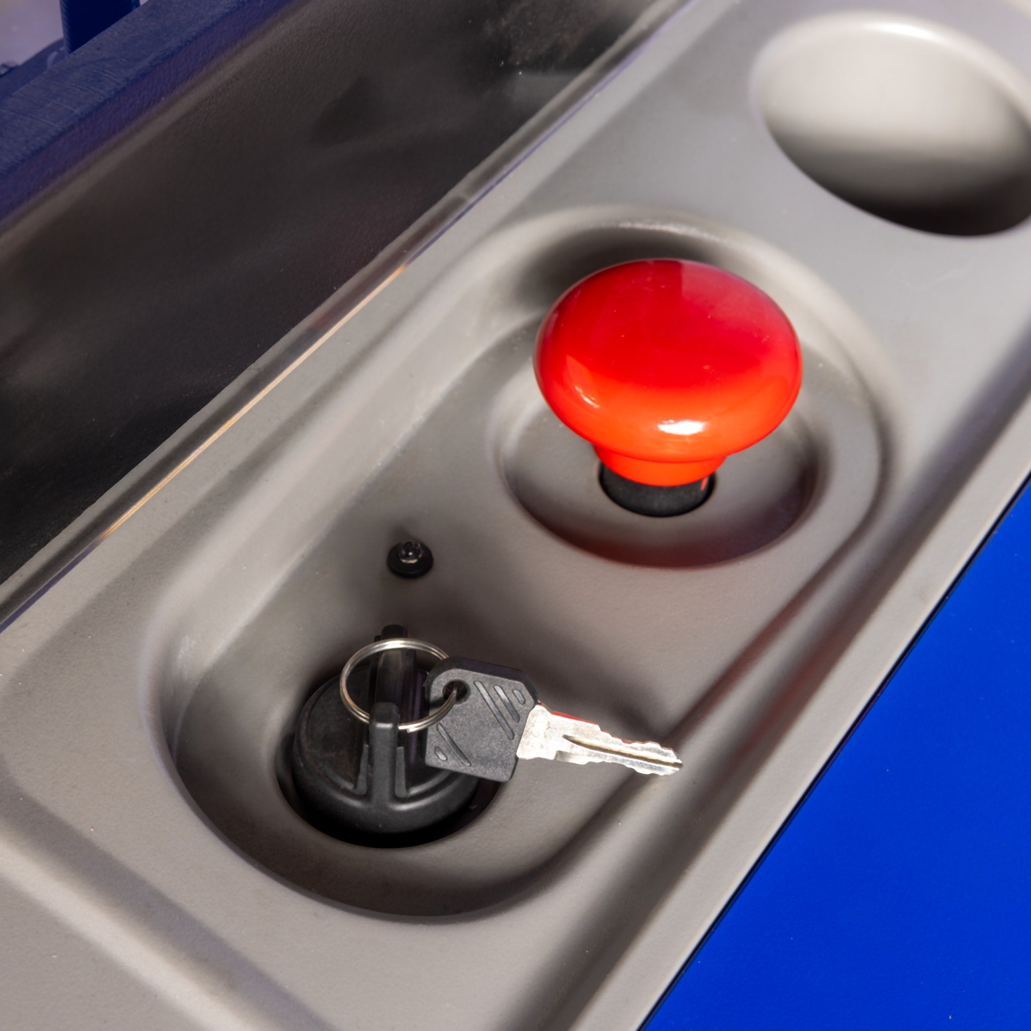 Pedestrian stacker PRECISE with proportional lift and full free lift