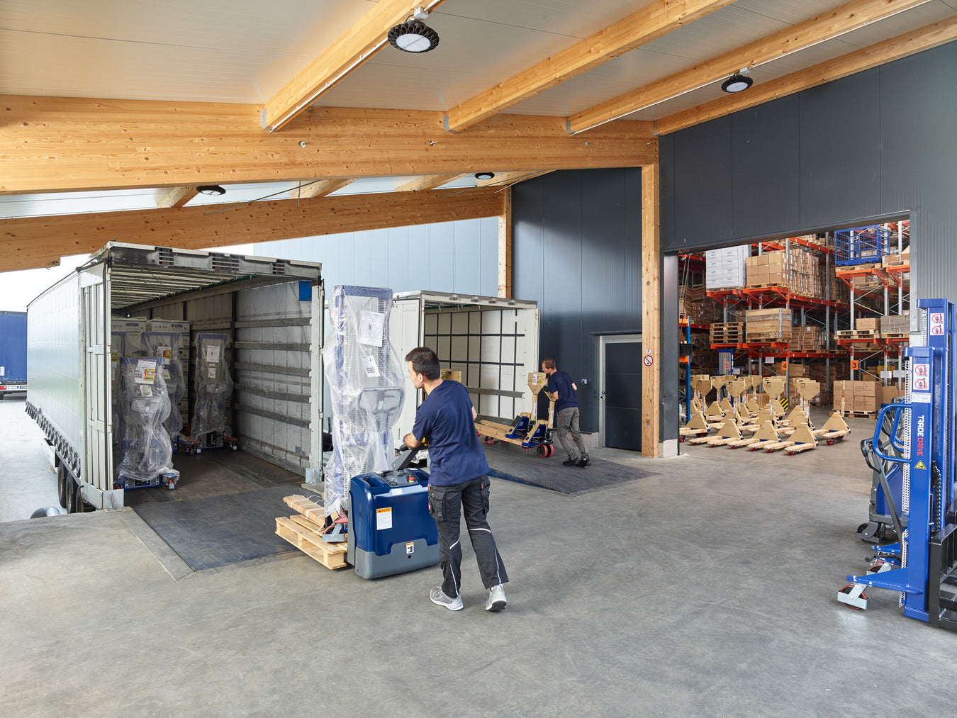 Pallit Headquarter Laderampe